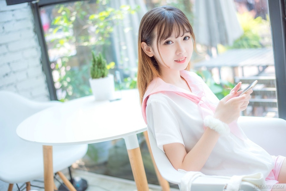 “冤家，你何时将我娶入府中？省的现在这样偷偷摸摸，见你一面，还要跟那混人找寻借口。”略带娇喘的声音听在刘璝的耳朵里，却不啻于平地惊雷，那声音，竟是如此的熟悉。